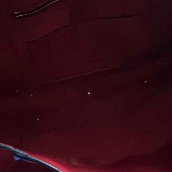 Valentino Garavani Medium Grainy Rockstud Bag - Picture 8 of 11